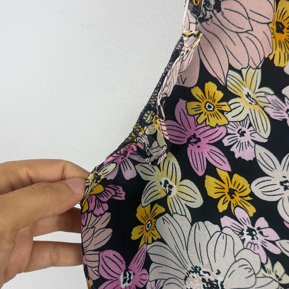 BB Dakota Floral Flutter Sleeve Button Loops Large Blouse - Pink, Yellow, Black - Picture 4 of 11